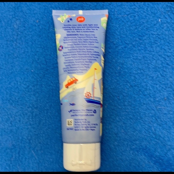 Perfectly Posh Suns Out Funs Out face moisturizer - Picture 4 of 4